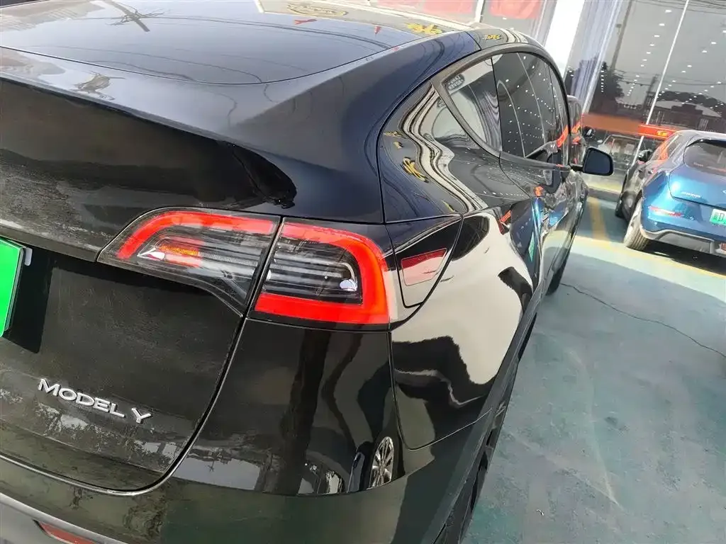 Tesla Model Y — фото 5