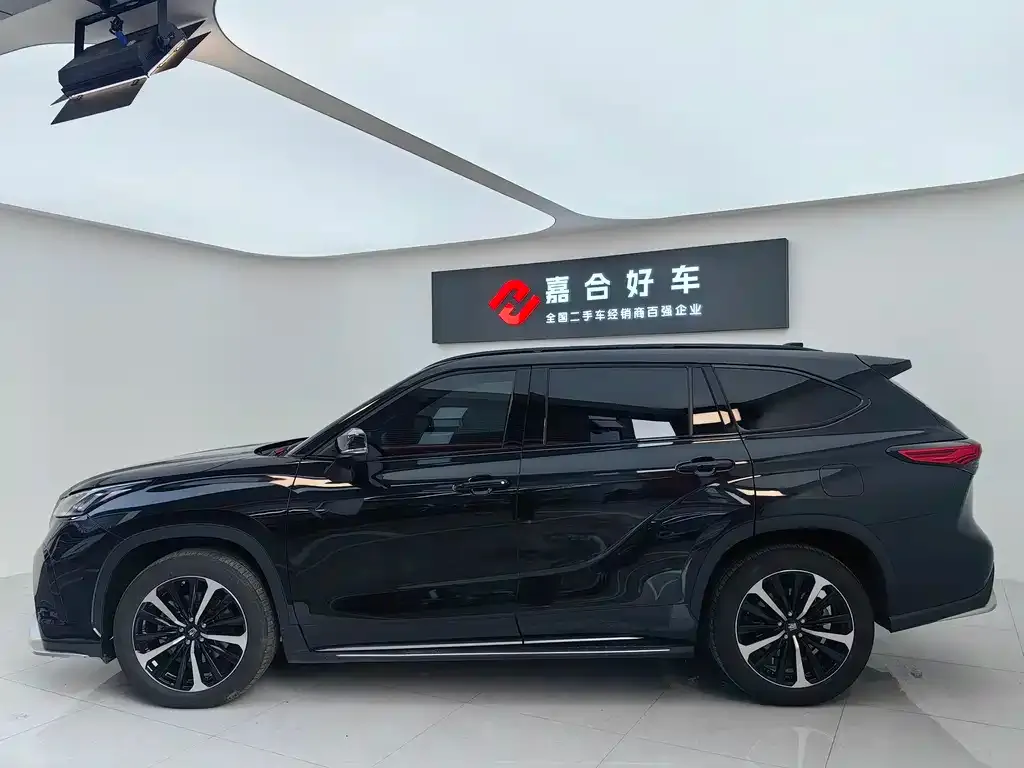 Toyota Crown Kluger 2023 из CN, фото 2