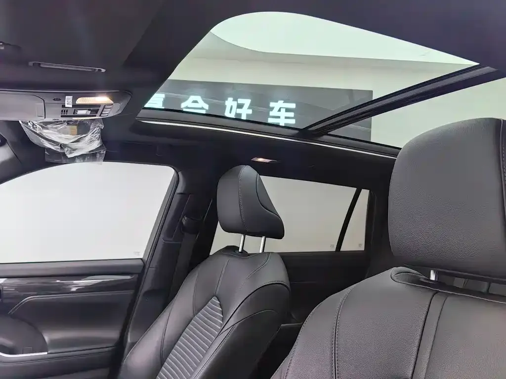 Toyota Crown Kluger 2023 из CN, фото 5