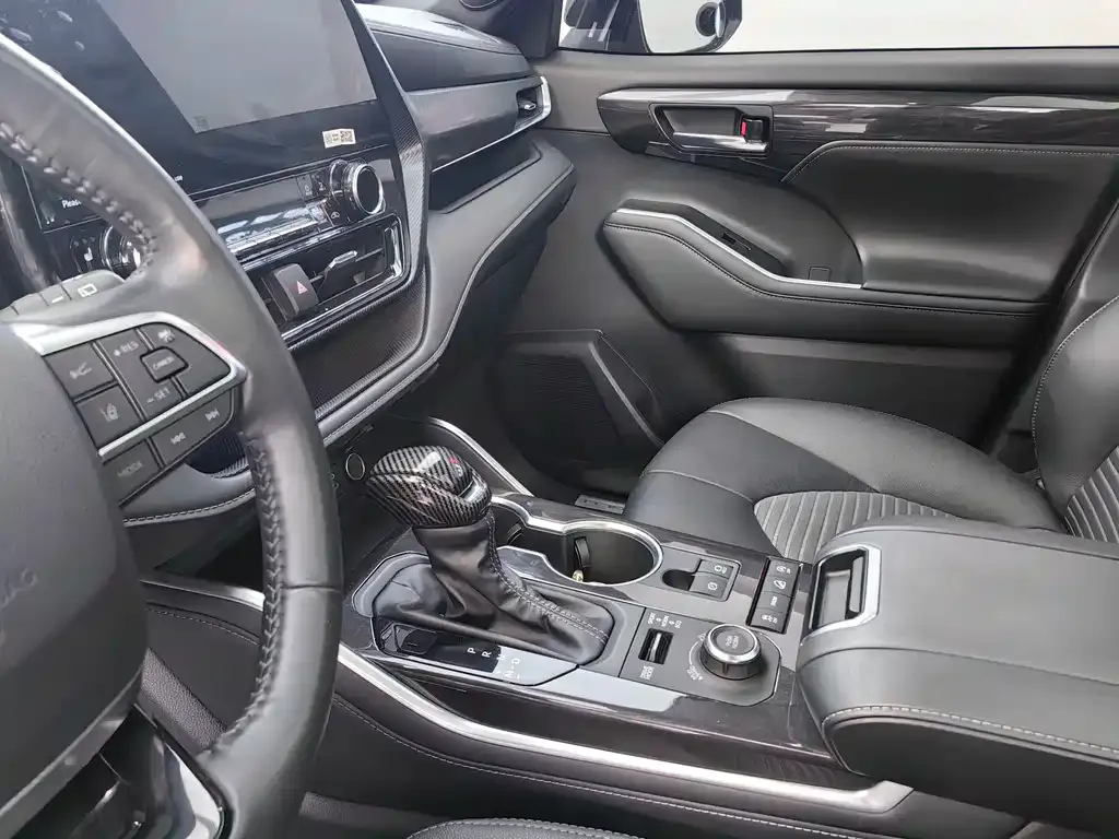 Toyota Crown Kluger 2023 из CN, фото 7