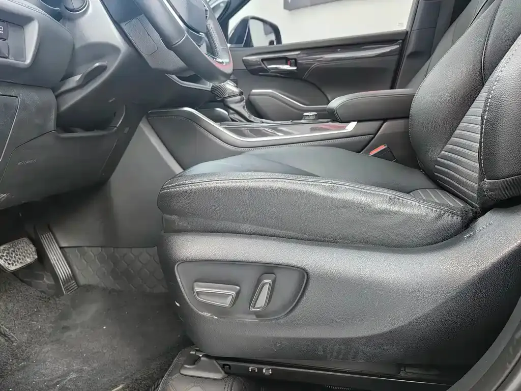 Toyota Crown Kluger 2023 из CN, фото 8
