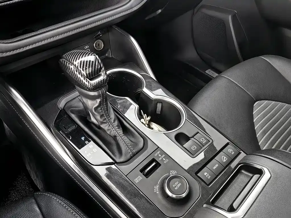 Toyota Crown Kluger 2023 из CN, фото 3