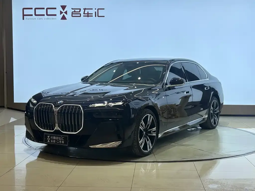 BMW 7 Series — фото 1