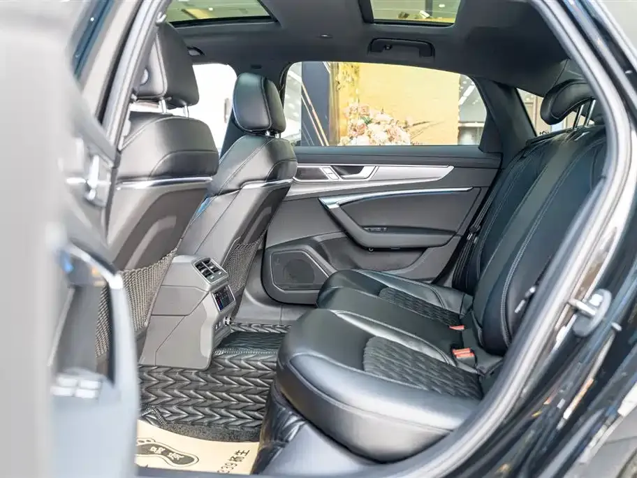 Audi A6L 2025 из CN, фото 4