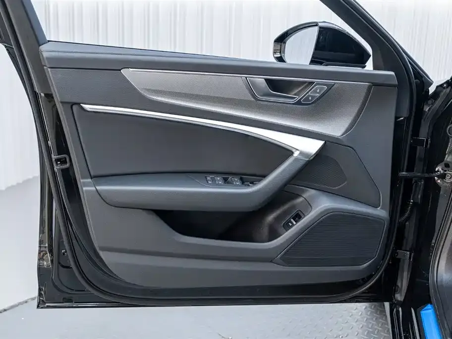 Audi A6L 2025 из CN, фото 3