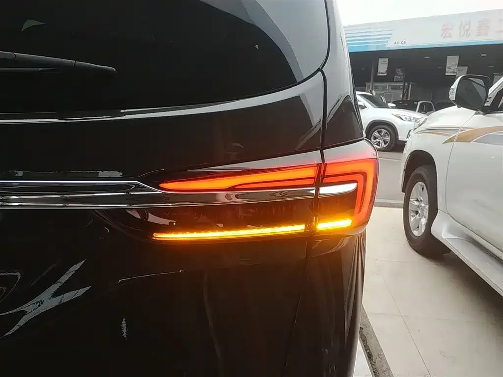 Buick GL8 2022 из CN, фото 3