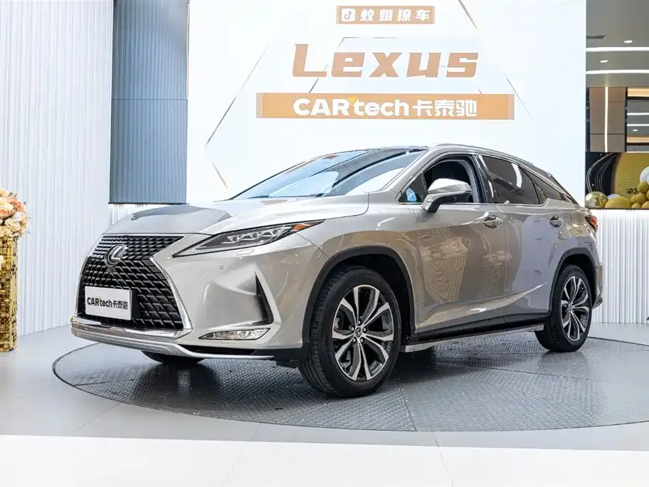 Lexus RX — фото 1