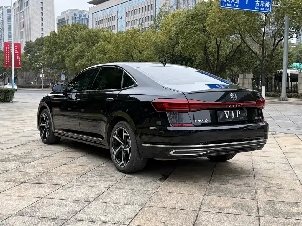 Volkswagen Passat — фото 8