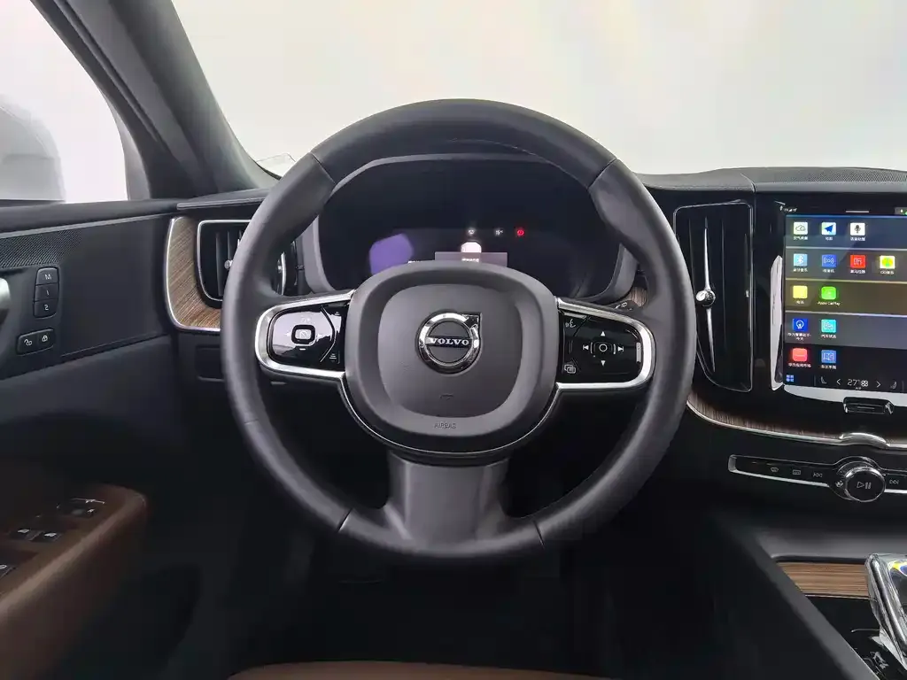 Volvo XC60 2023 из CN, фото 3