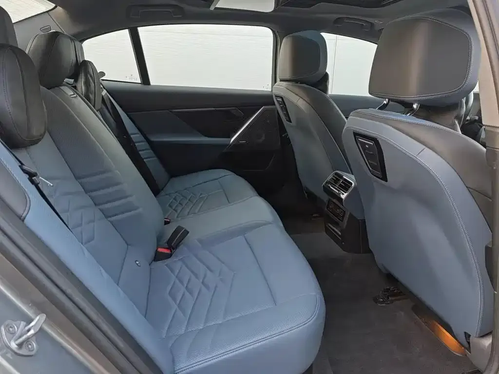 BMW i5 2025 из CN, фото 2