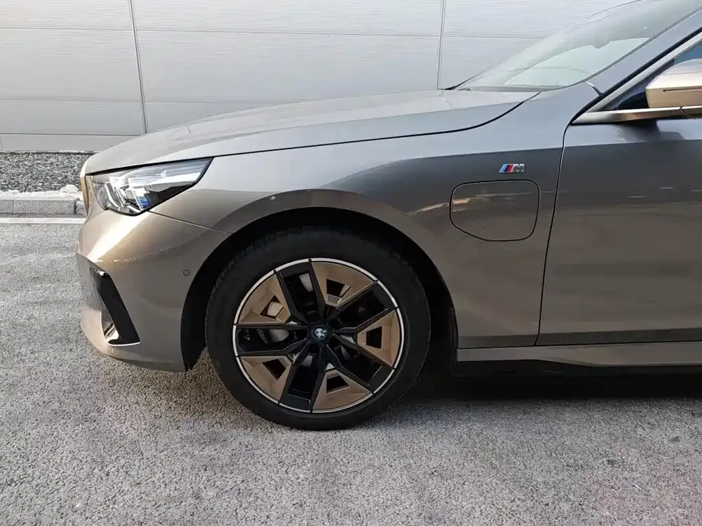 BMW i5 2025 из CN, фото 5