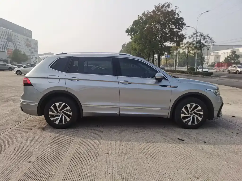 Volkswagen Tiguan L New Energy — фото 9