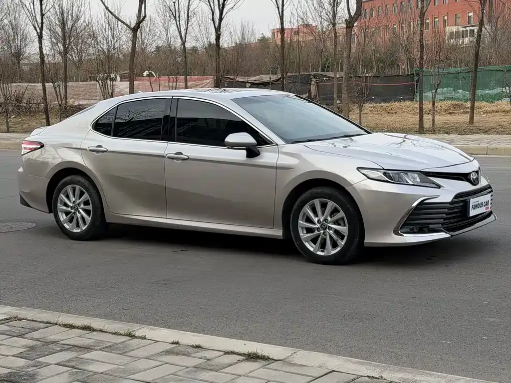 Toyota Camry — фото 4