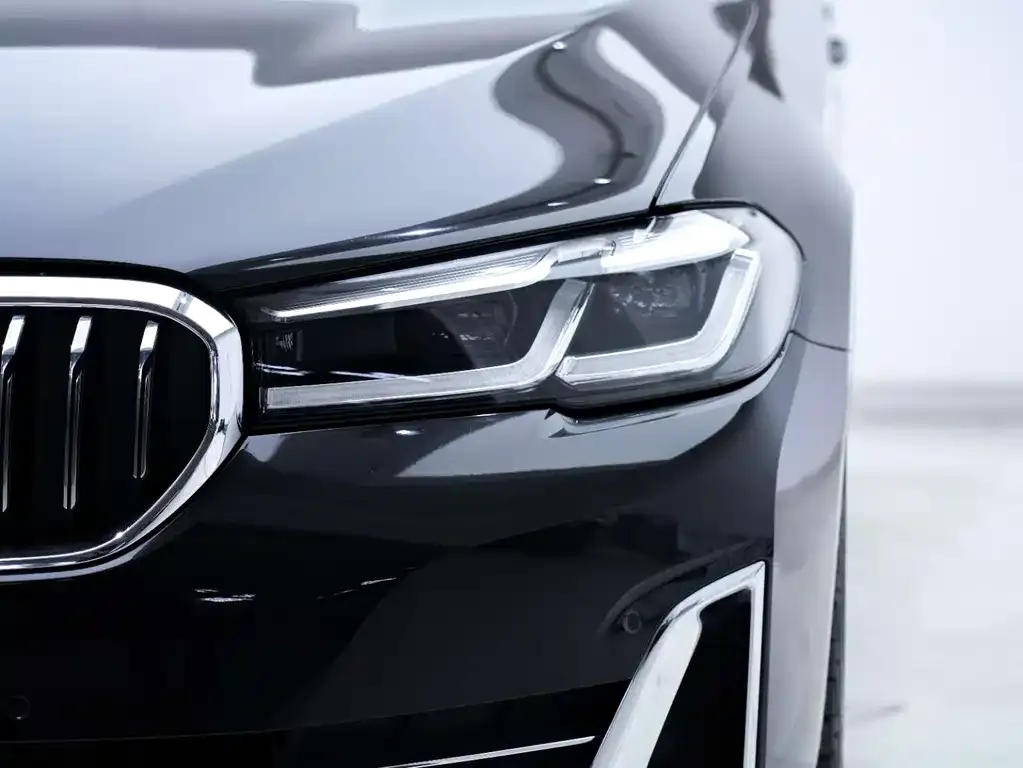 BMW 5 Series — фото 9