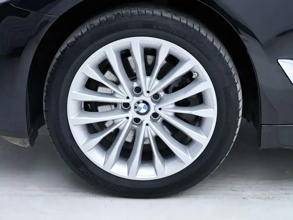 BMW 5 Series — фото 3