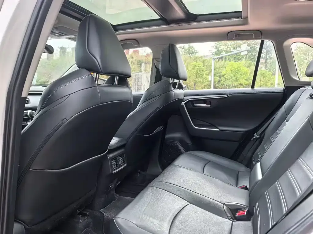 Toyota Wildlander 2023 из CN, фото 2