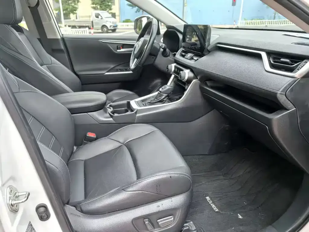 Toyota Wildlander 2023 из CN, фото 4