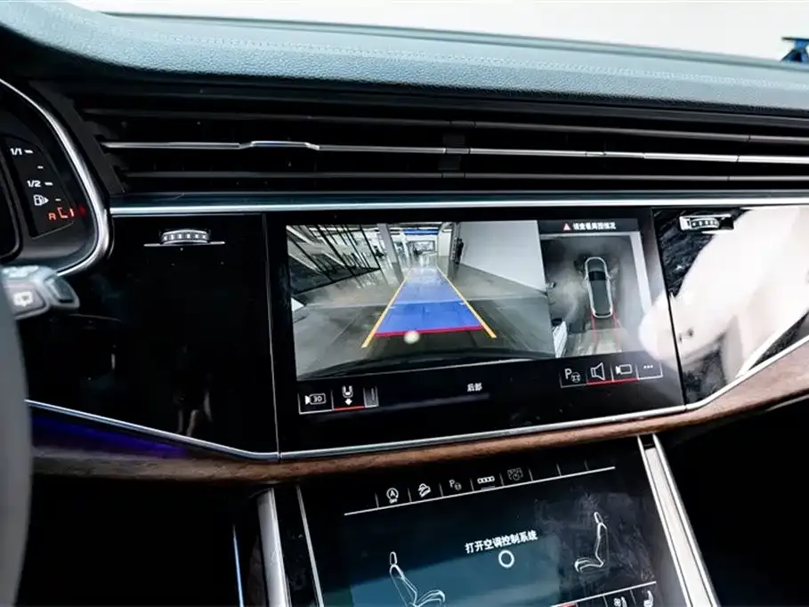 Audi Q7 2024 из CN, фото 8