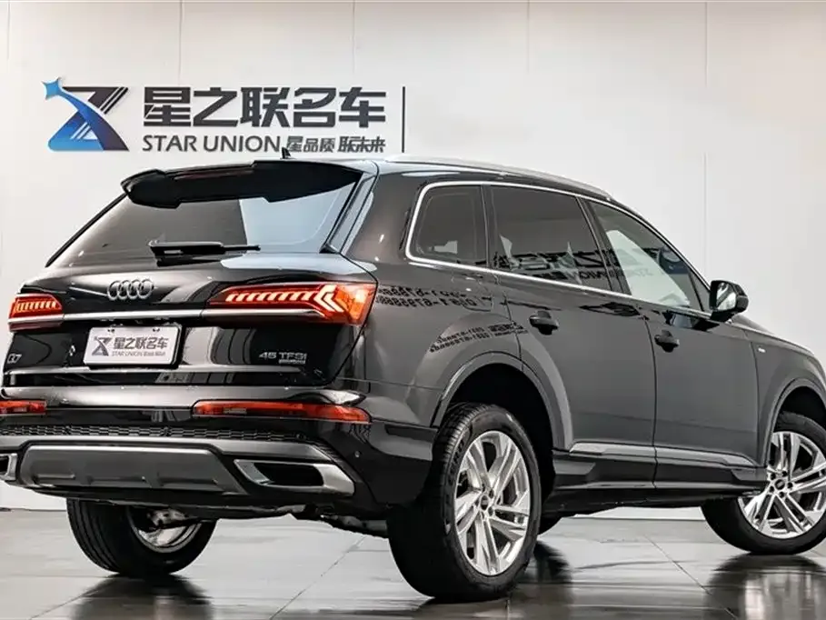 Audi Q7 2024 из CN, фото 9