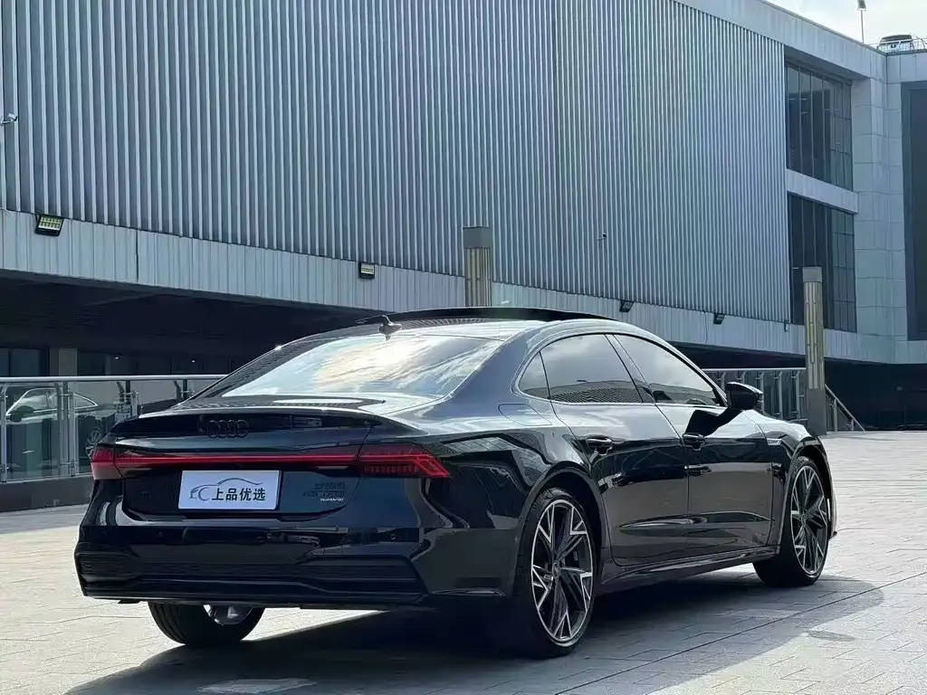 Audi A7L 2024 из CN, фото 7