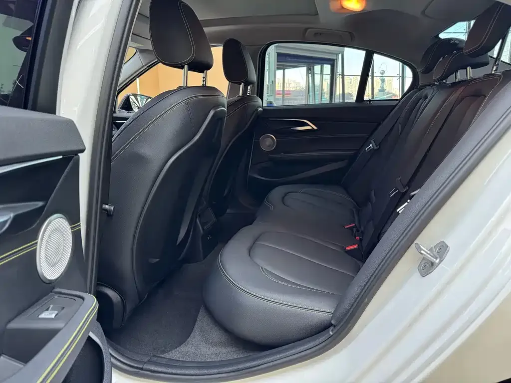 BMW 1 Series 2024 из CN, фото 5