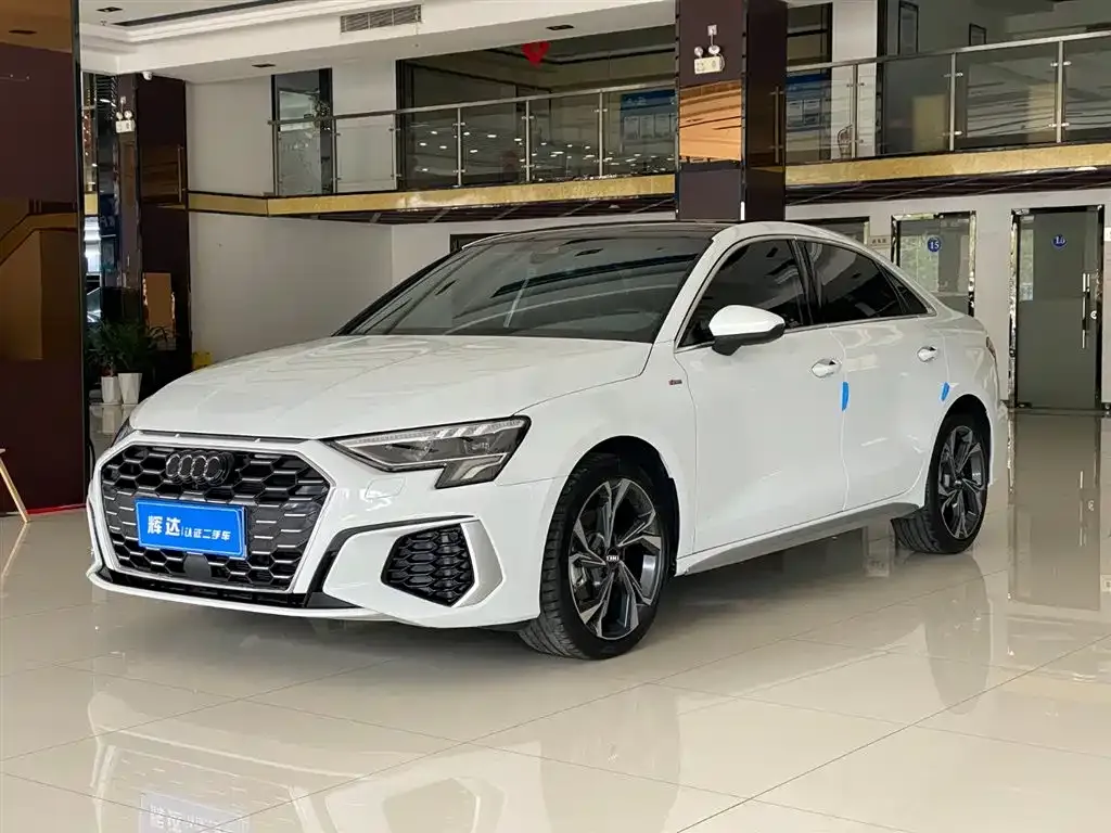 Audi A3 2024 из CN, фото 1