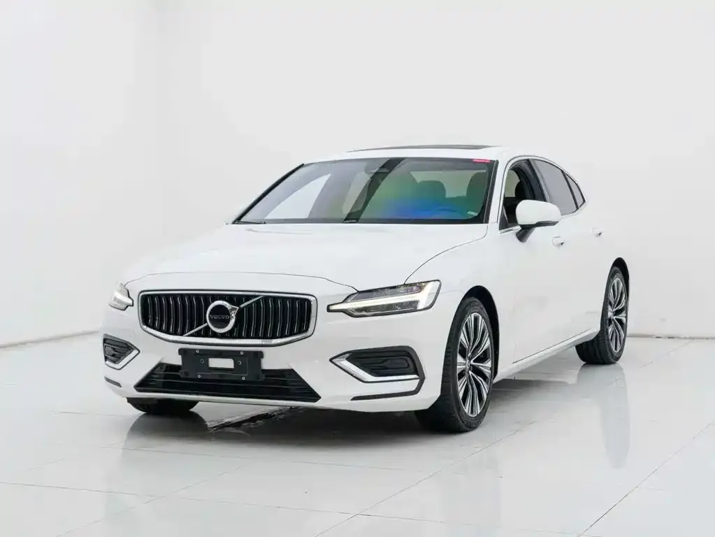 Volvo S60 2024 из CN, фото 1
