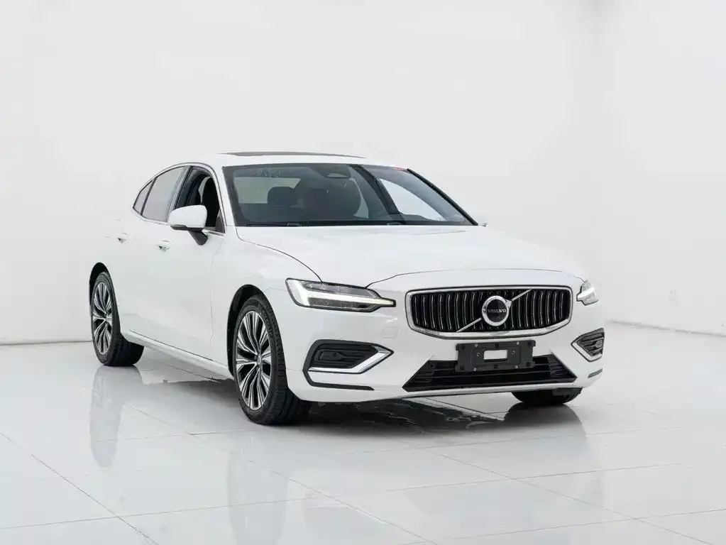 Volvo S60 2024 из CN, фото 4