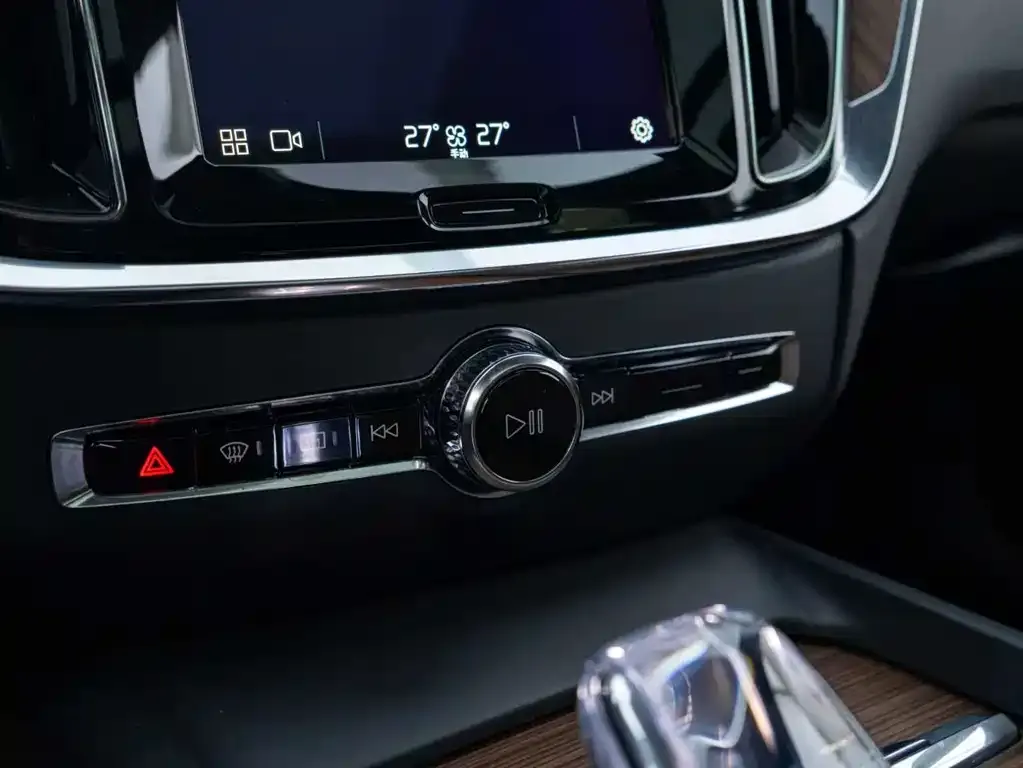 Volvo S60 2024 из CN, фото 3
