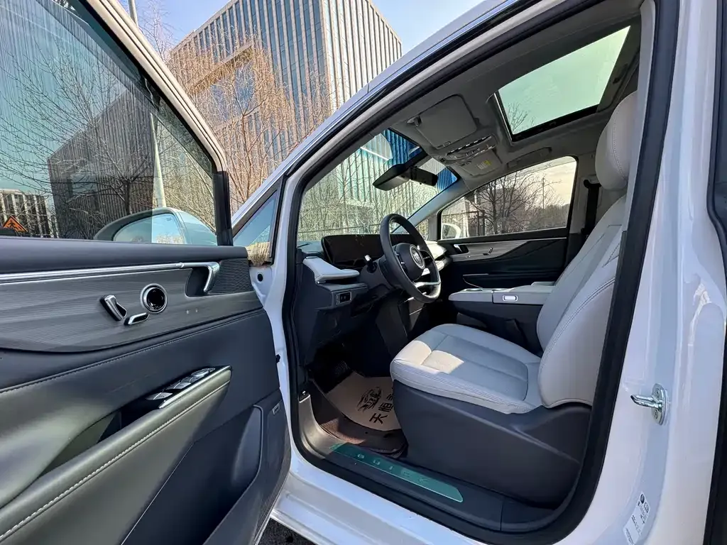 Buick GL8 2024 из CN, фото 5