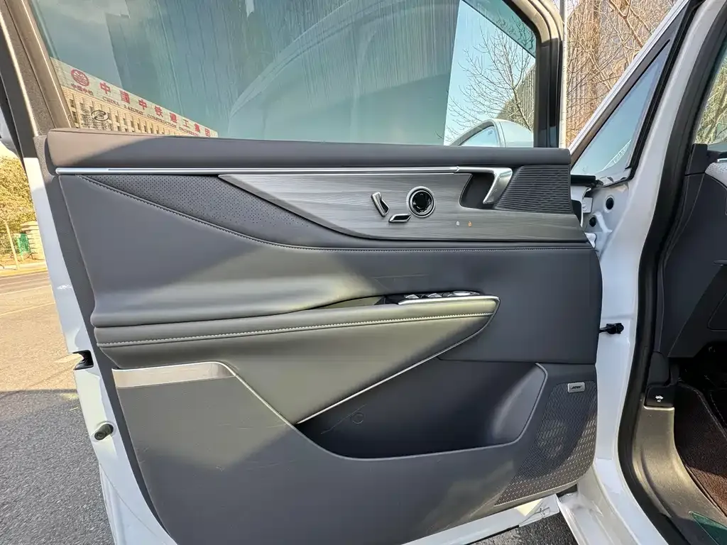 Buick GL8 2024 из CN, фото 6