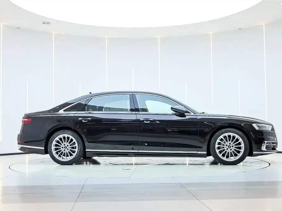 Audi A8 — фото 6