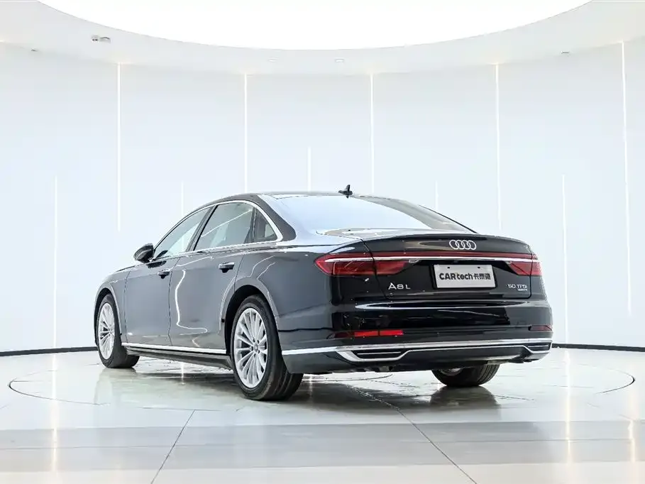 Audi A8 — фото 3