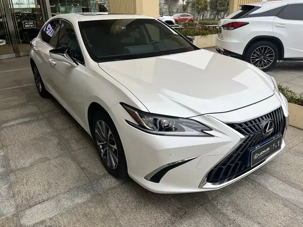 Lexus ES 2023 из CN, фото 4