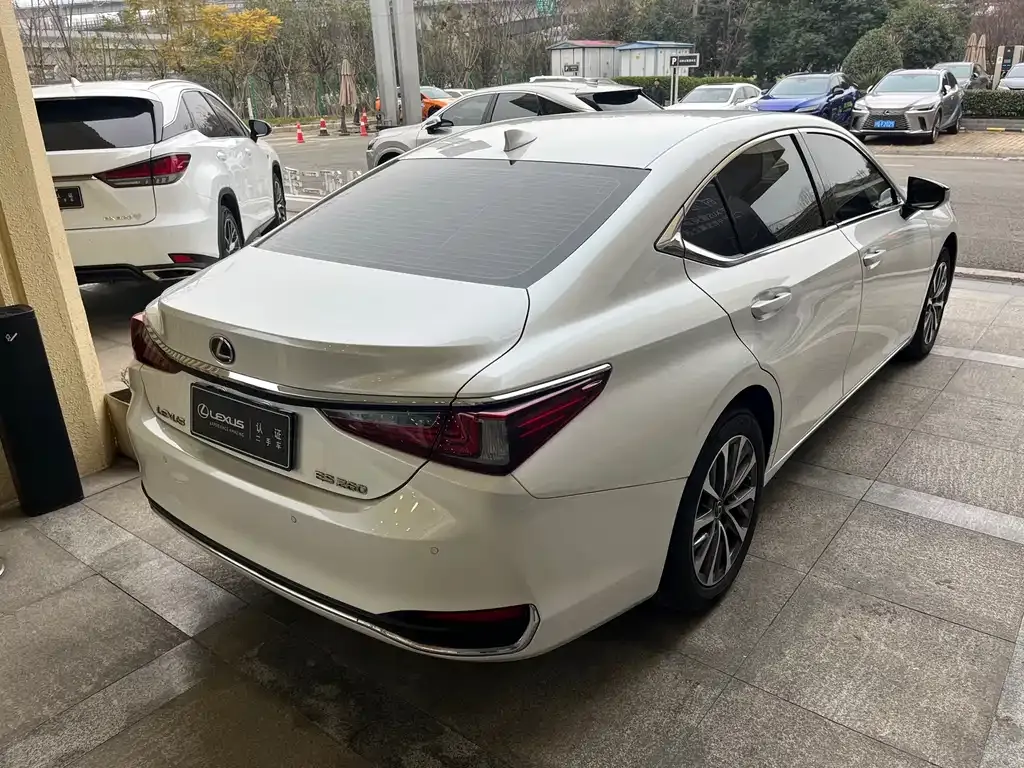 Lexus ES 2023 из CN, фото 6