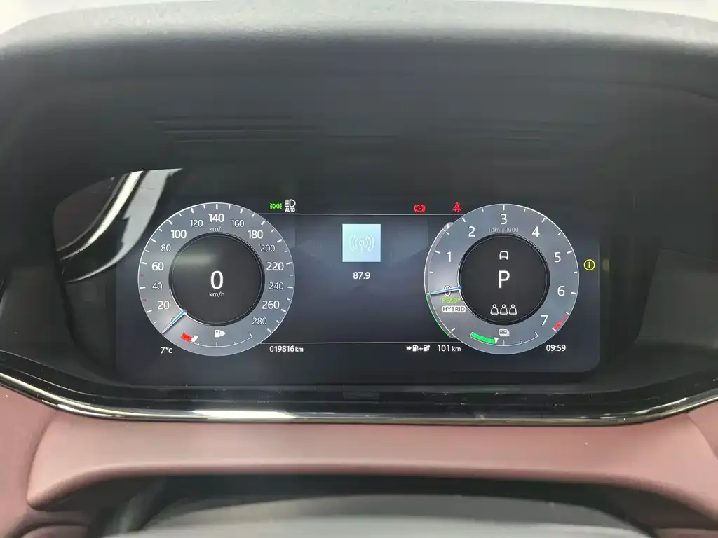 Land Rover Evoque PHEV 2024 из CN, фото 2