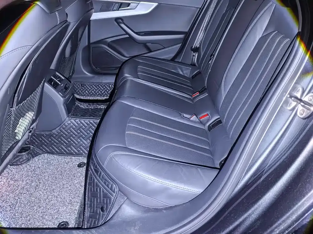 Audi A4L 2021 из CN, фото 4