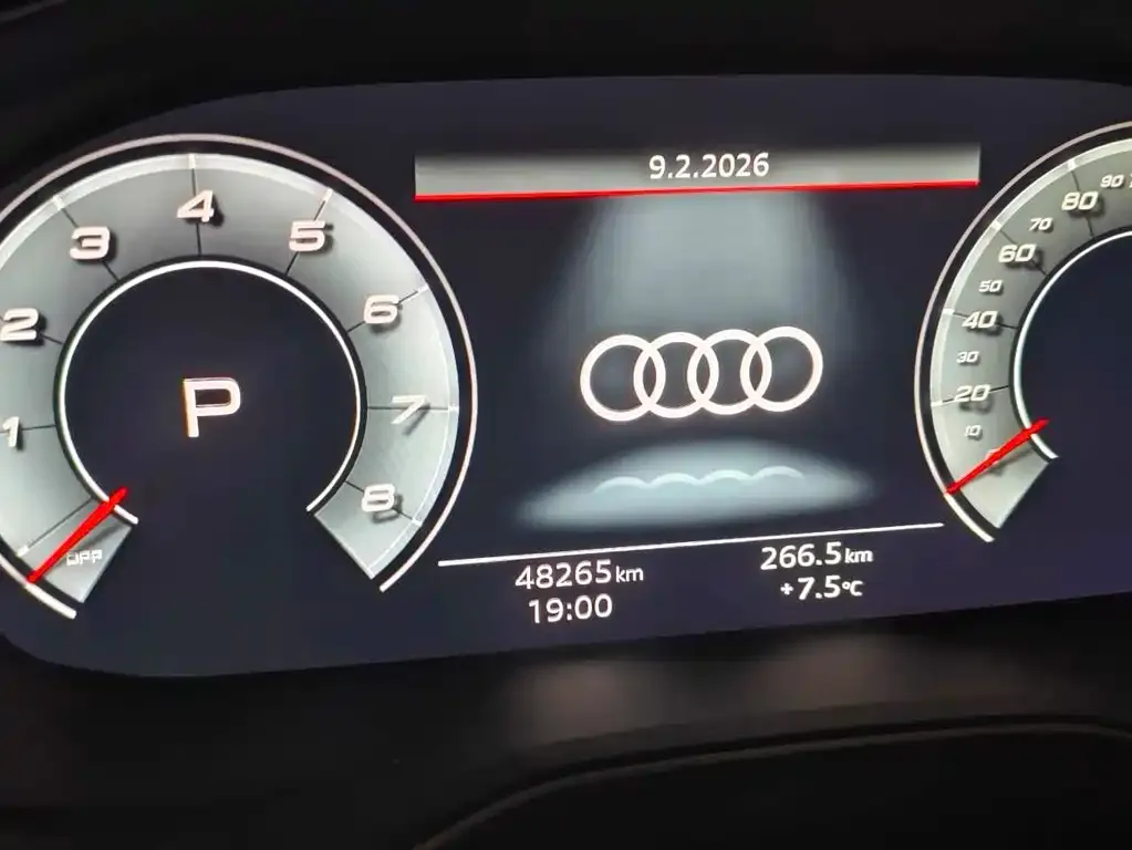 Audi A4L 2021 из CN, фото 2