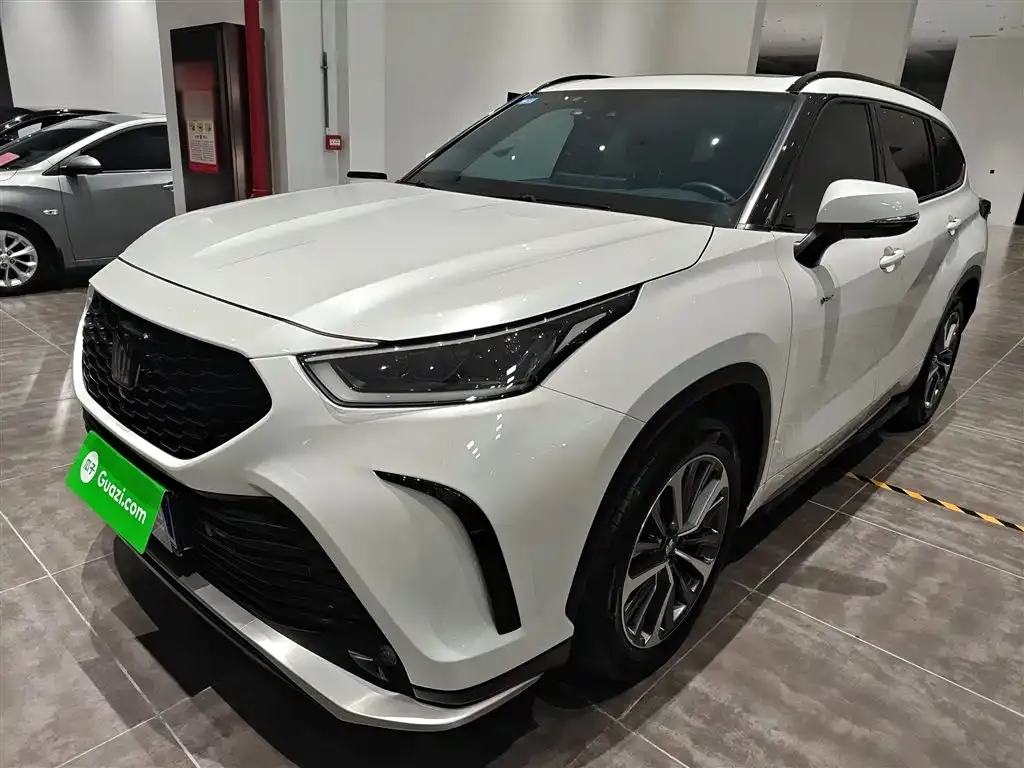 Toyota Crown Kluger 2024 из CN, фото 10