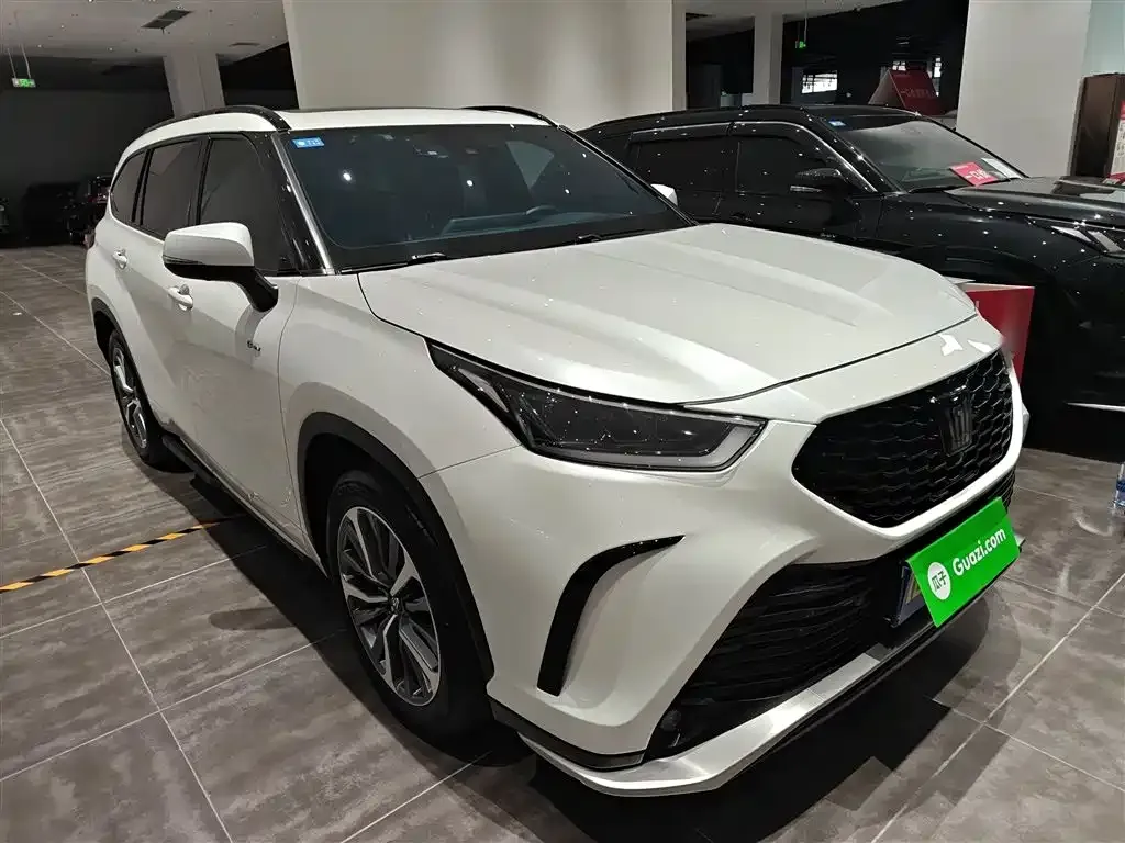 Toyota Crown Kluger 2024 из CN, фото 3