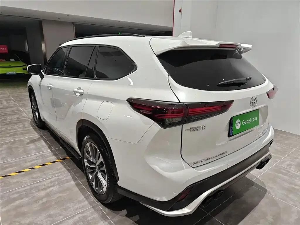 Toyota Crown Kluger 2024 из CN, фото 5