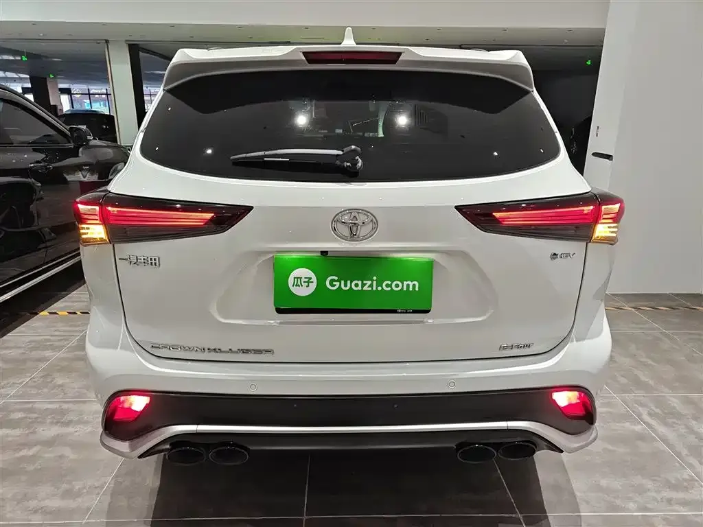 Toyota Crown Kluger 2024 из CN, фото 4
