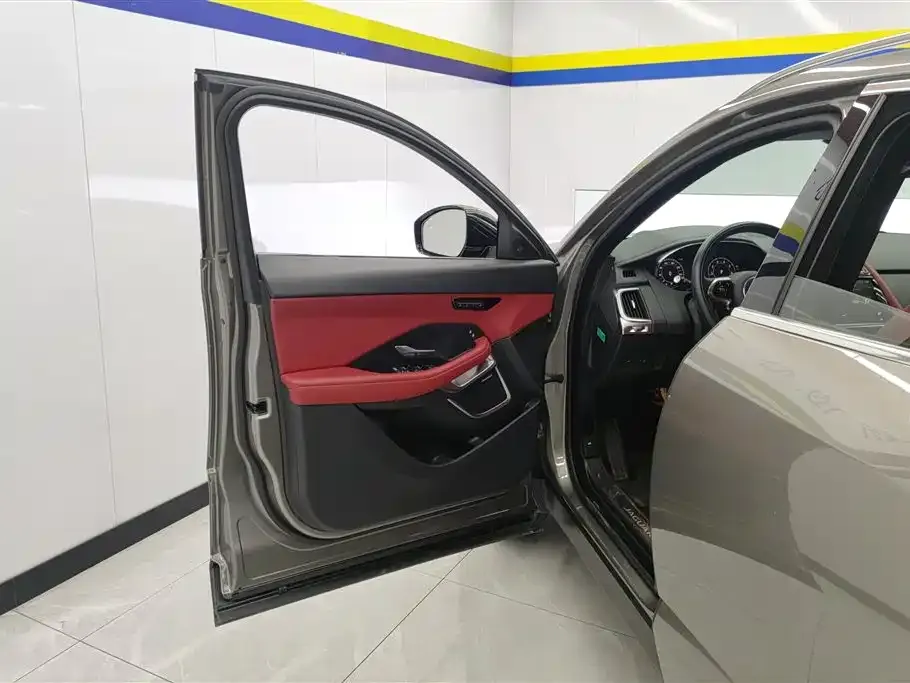 Jaguar E-PACE 2023 из CN, фото 2