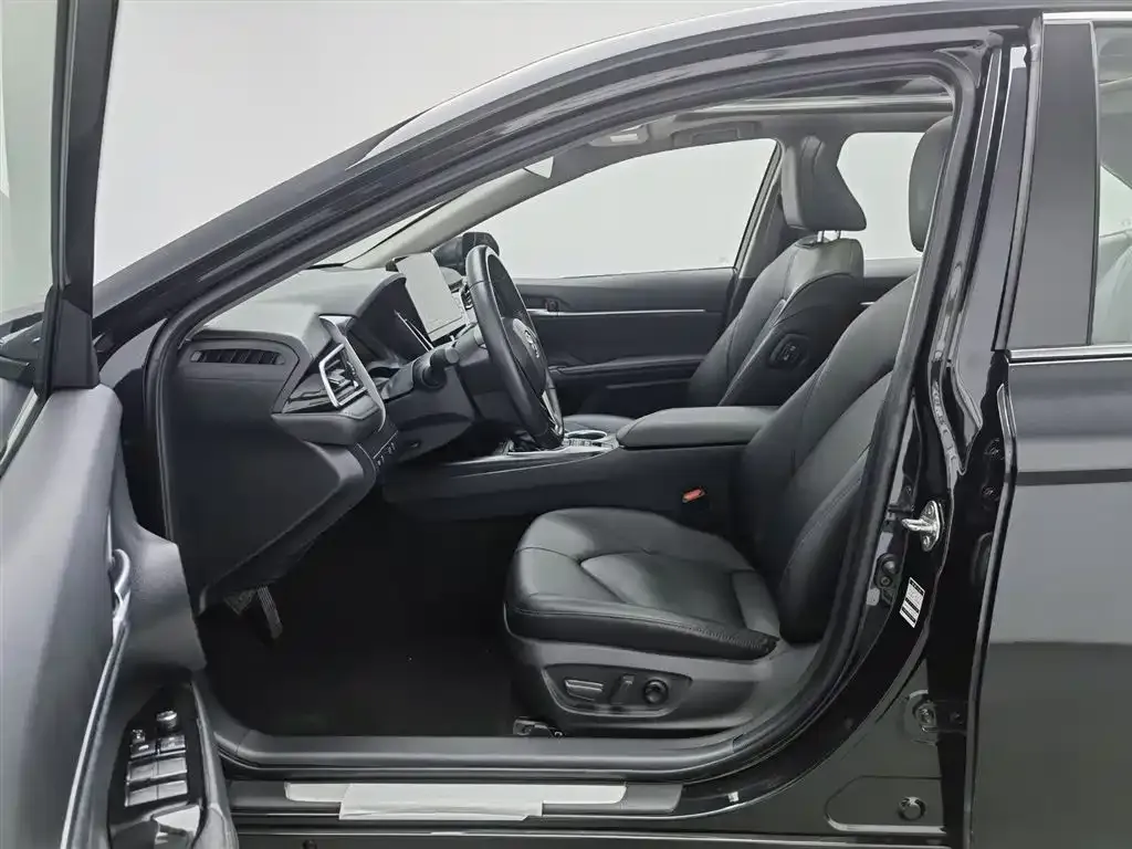 Toyota Camry 2023 из CN, фото 9
