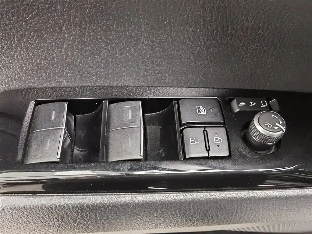 Toyota Camry 2023 из CN, фото 10