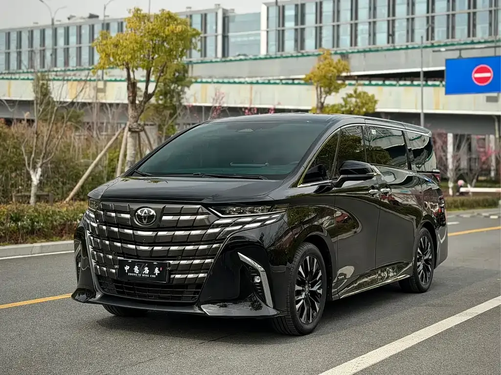 Toyota Alphard 2023 из CN, фото 1
