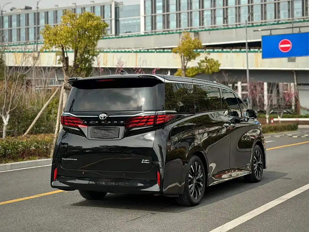 Toyota Alphard 2023 из CN, фото 4