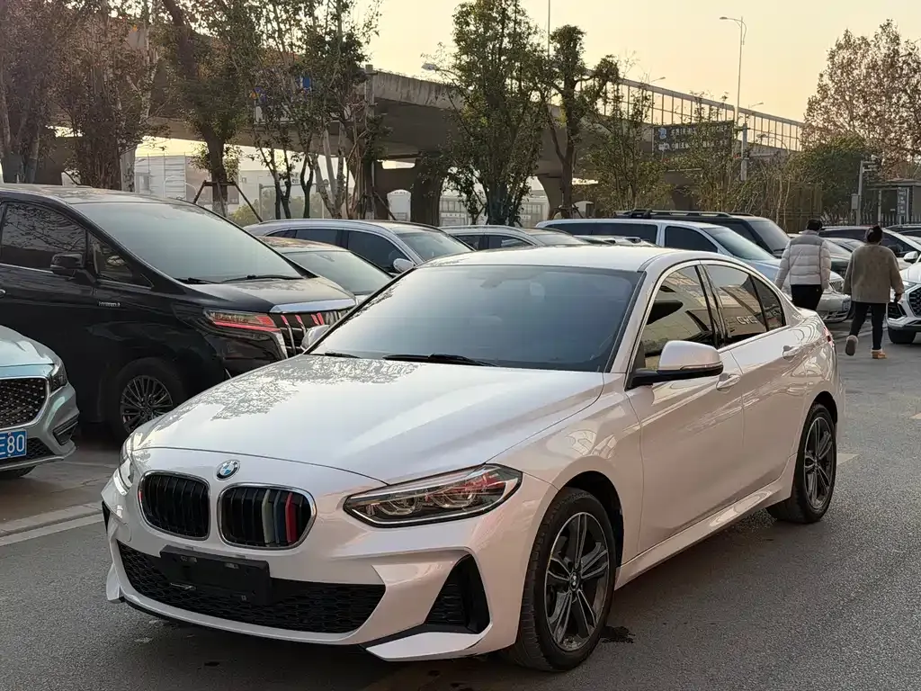 BMW 1 Series 2021 из CN, фото 1