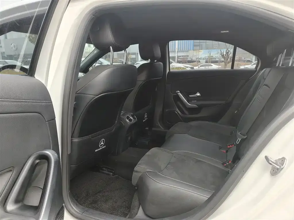 Mercedes-Benz A-Class 2023 из CN, фото 2