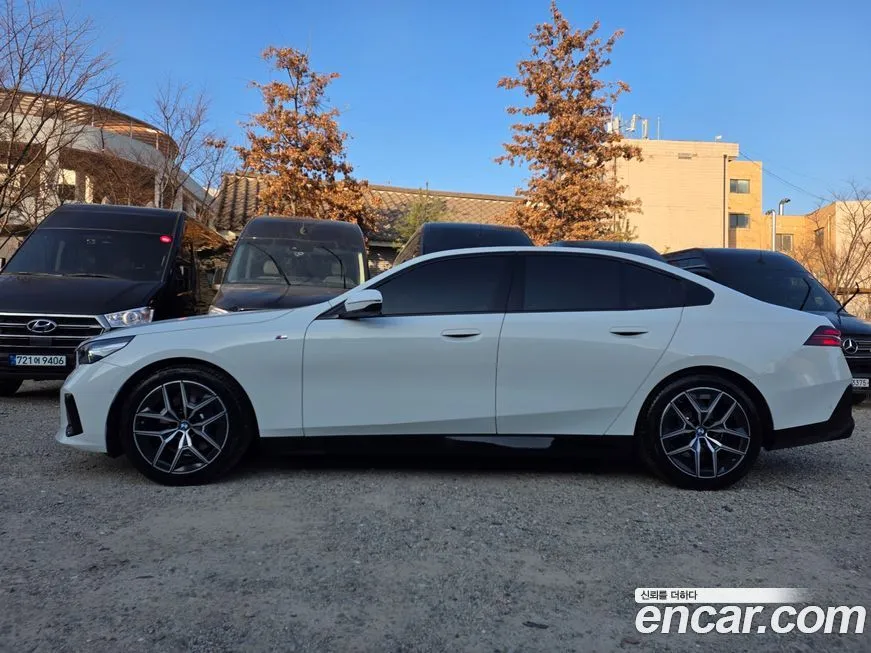 BMW 5-Series 2025 из KR, фото 3